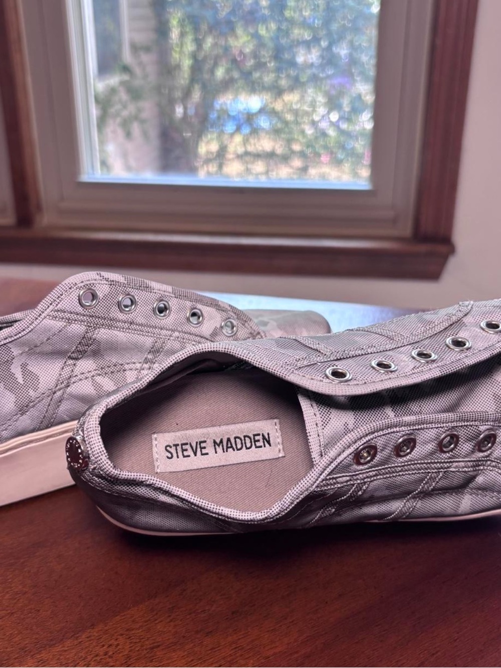 Steve Madden Grey Camo Lace up Platforms Sneakers (No Laces) - Size 7